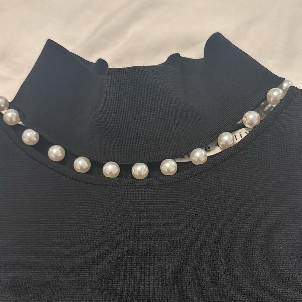 Alice + Olivia Annalee Faux Pearl Embellished Sleeveless Top
SZ XL bodycon fit - Picture 11 of 13